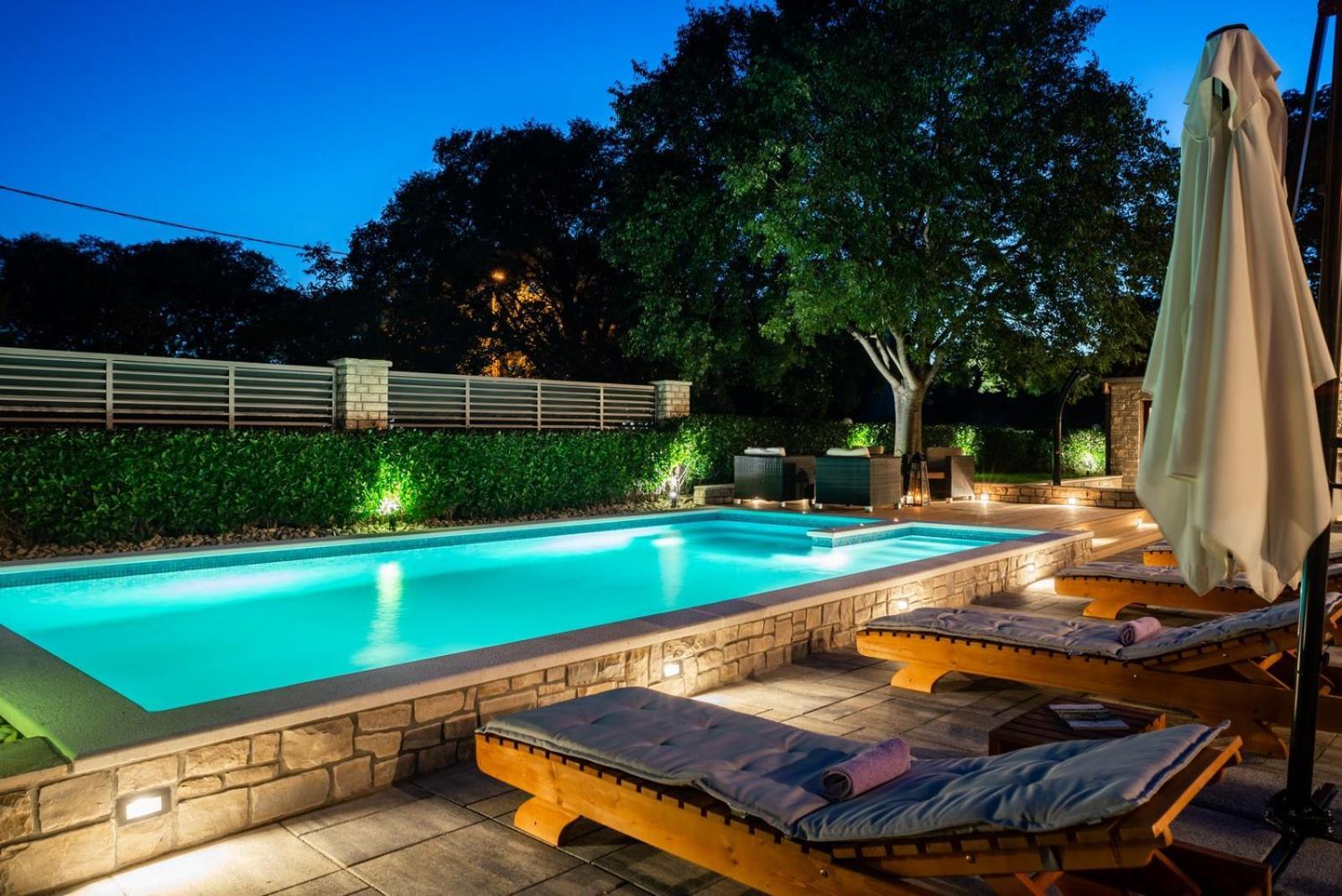 Luxury Carlin With Heated Pool *